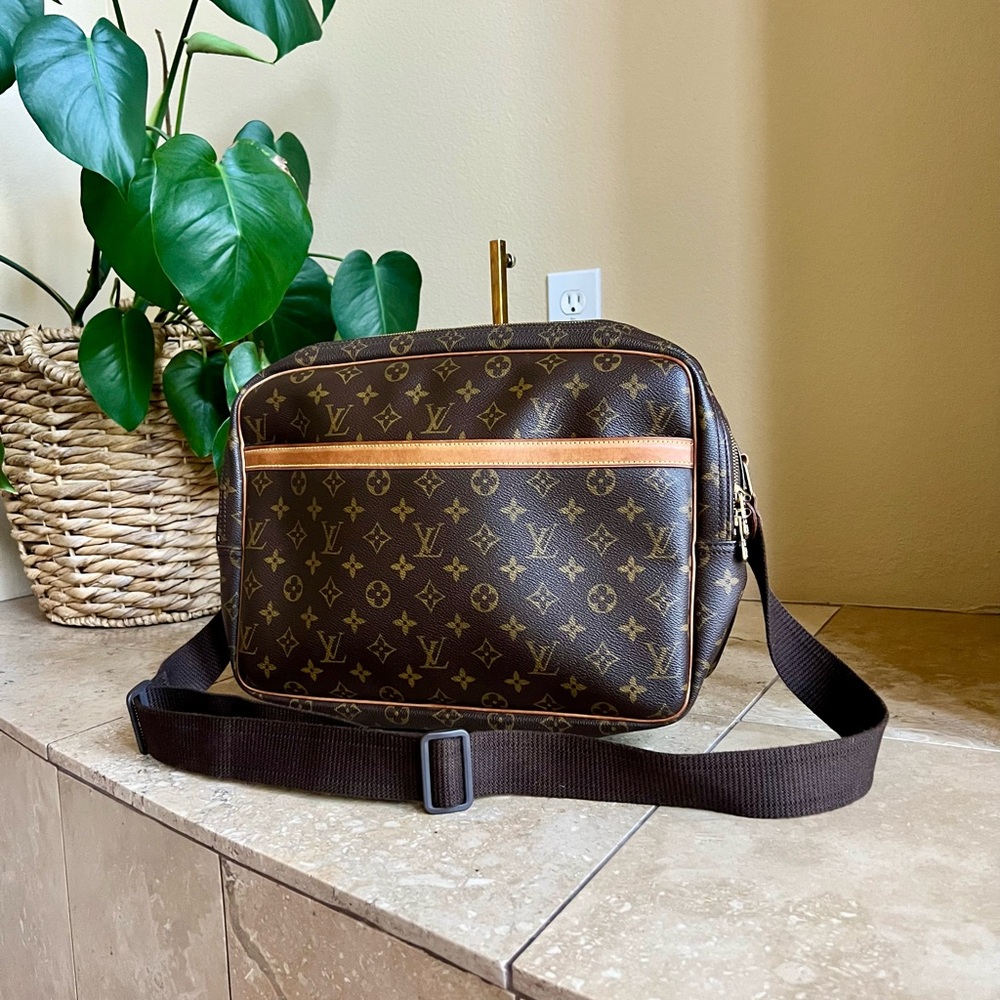 SOLD!!!!!! Louis Vuitton Reporter GM Crossbody